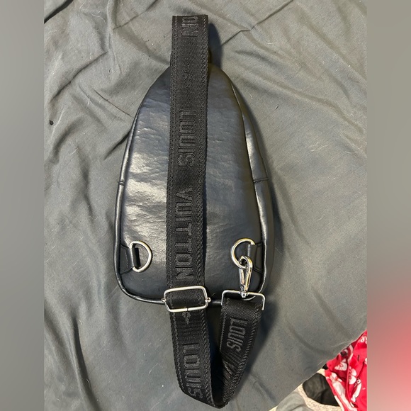 COPY - Louis Vuitton cross body bag - Picture 2 of 5